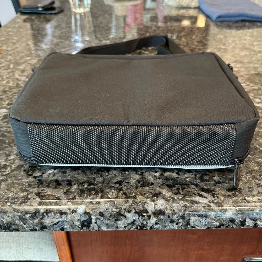 Targus black tablet laptop case